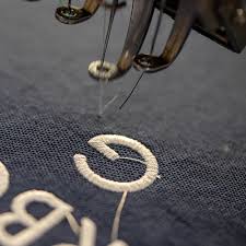 Индивидуальная вышивка на подушках на заказ создайте уникальный уют Индивидуальная вышивка на подушках на заказ создайте уникальный уют